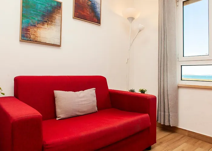 A38 - Rising Sun Top-Floor Flat