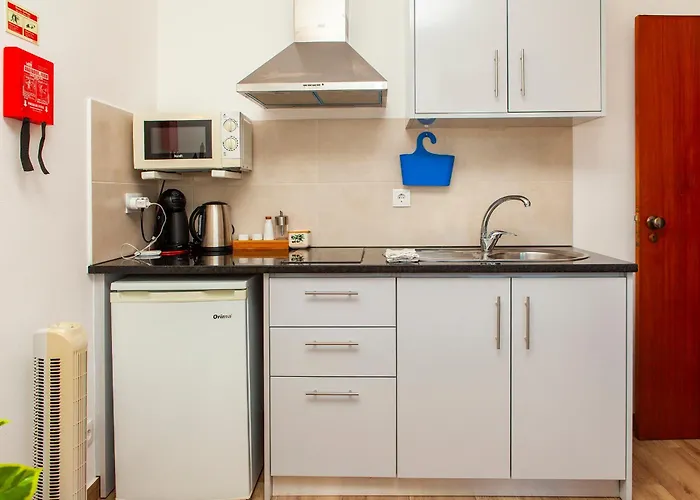 A38 - Rising Sun Top-Floor Flat